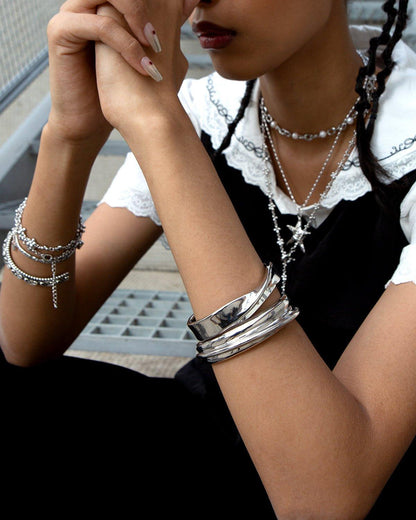 Des bracelets sur des bracelets en argent