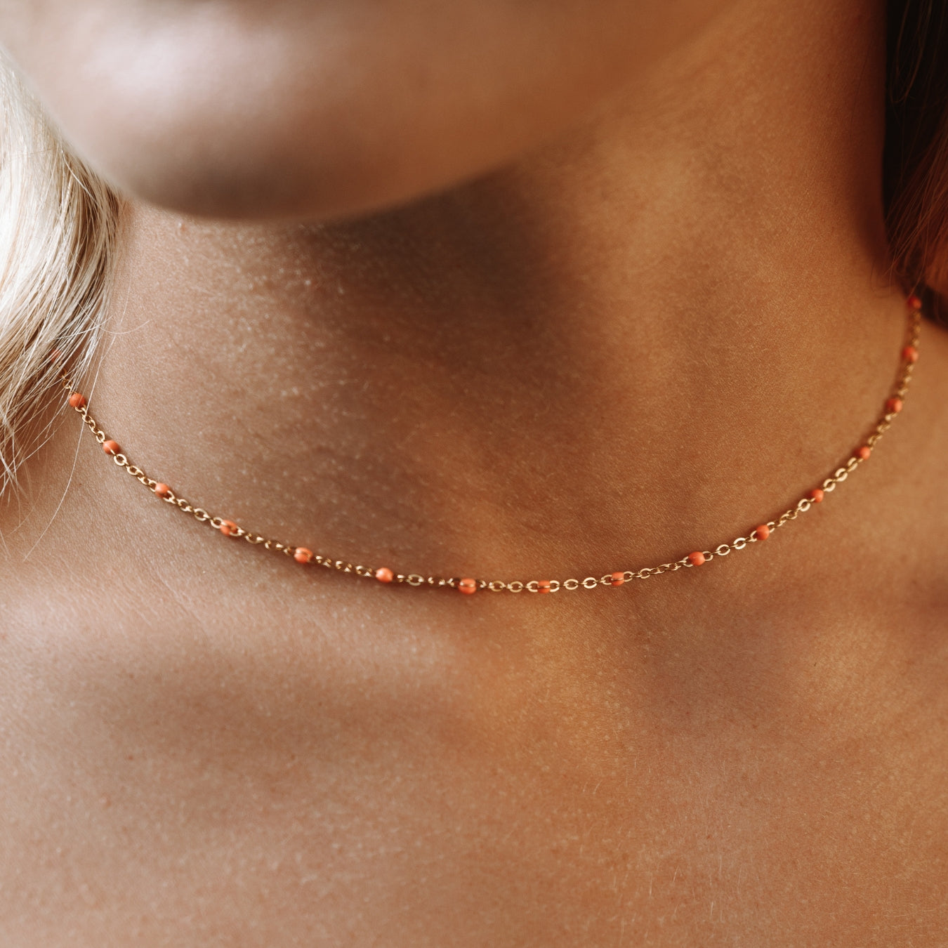 Collier ras du cou en perles de mandarine