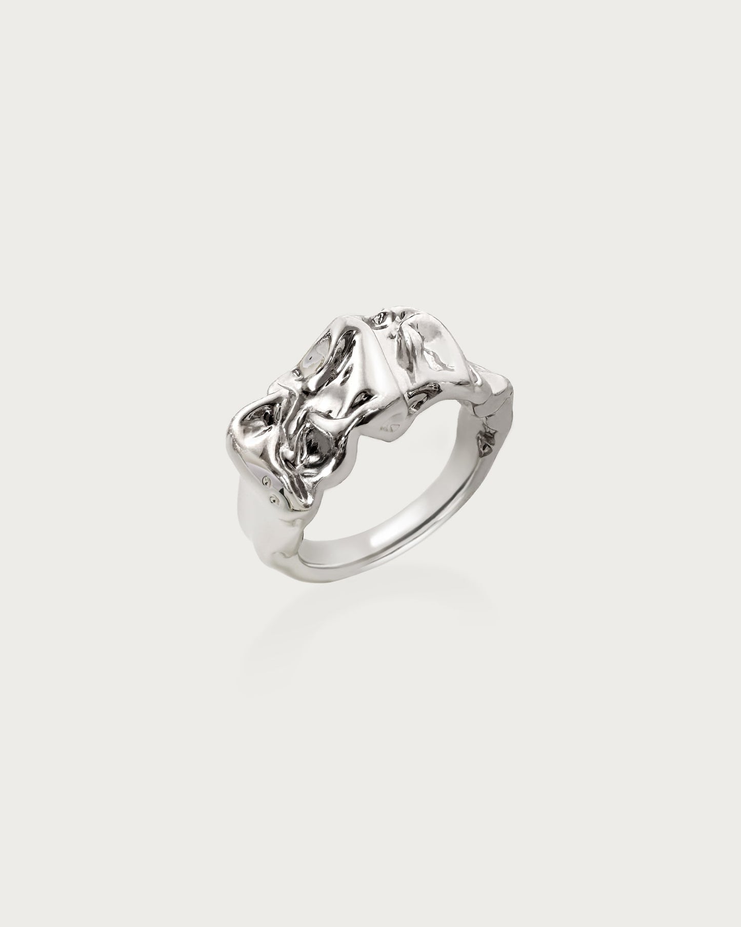 Bague texturée en argent fondu